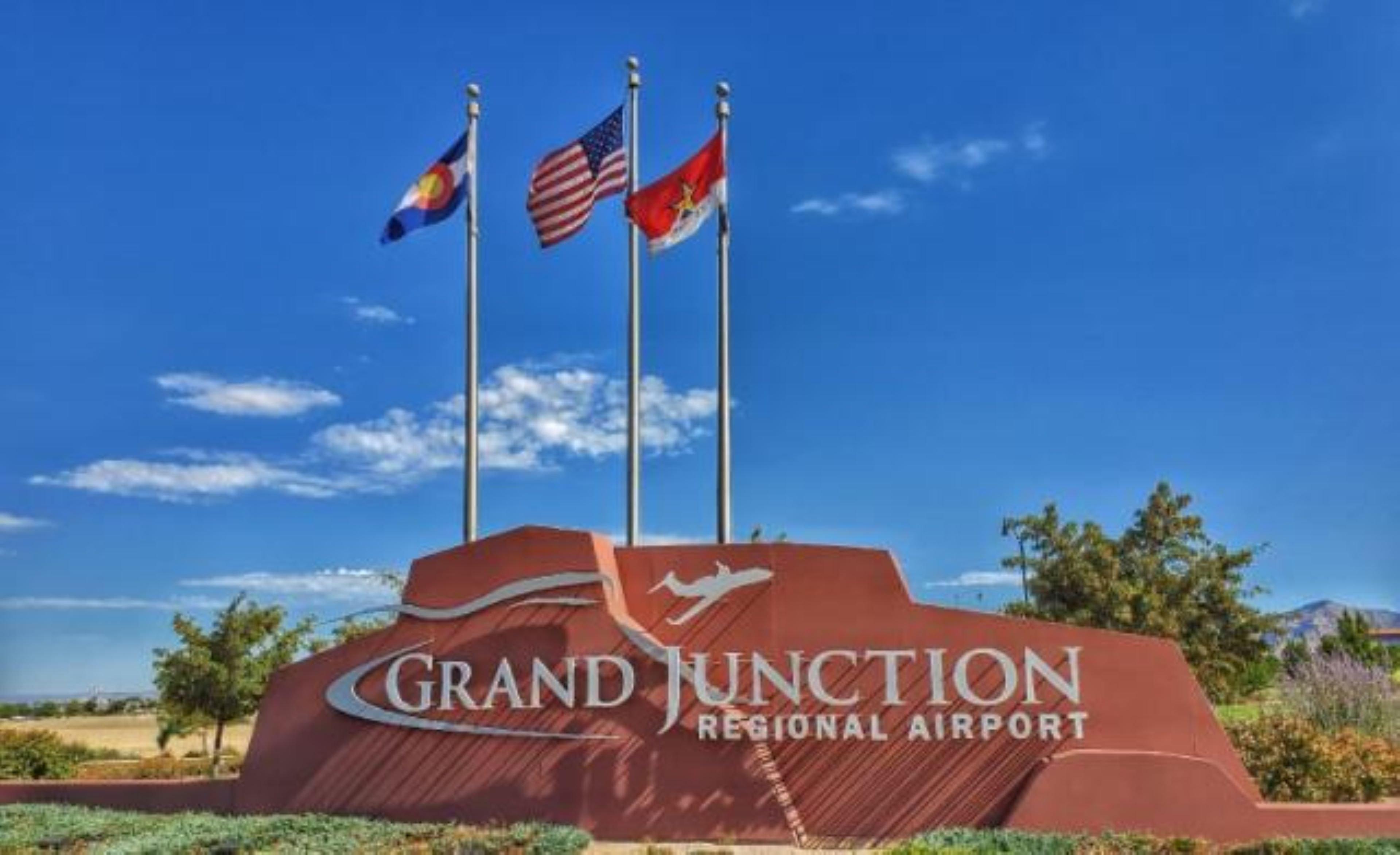 Holiday Inn Hotel & Suites Grand Junction-Airport By Ihg Exterior foto